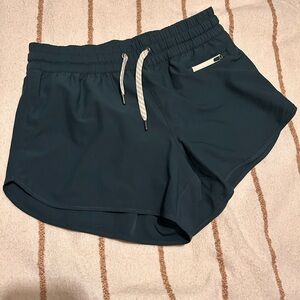 Women's Vuori Athletic Shorts Small